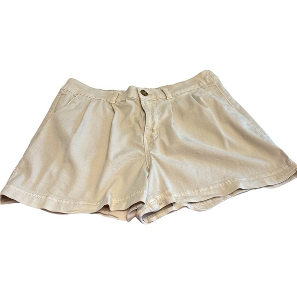 Maurices Pants - Maurices shorts button/zip close pockets stretchy in back pleated size 14 NWOT